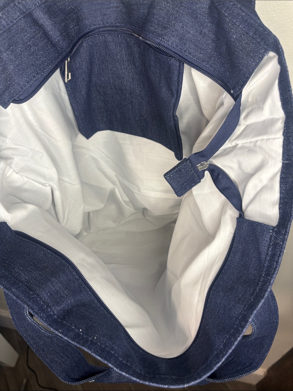 Guess Navy Denim Oversized Tote with White Logo Strap (NEW) - Picture 3 of 10